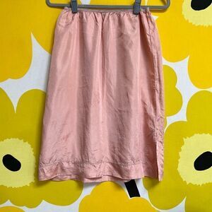 Gorgeous Vintage 1950s Pale Pink Pin Up Scallop Embroidered Half Slip